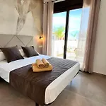 Modern With Swimming Pool And Terraces Apartamento *